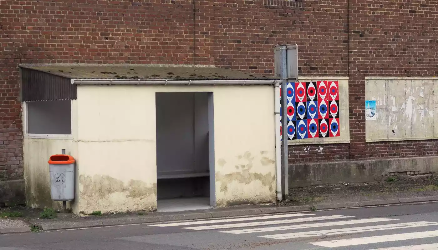 affichage à côté de l’abribus, grande rue à Aveluy